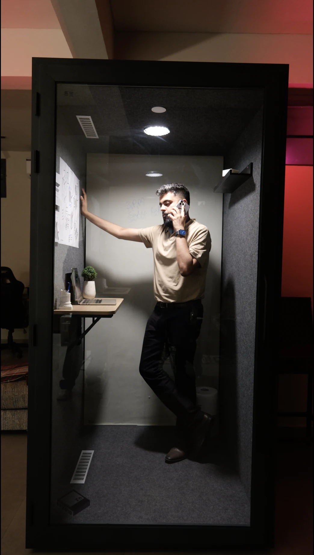 Standing call, ONE POD interior